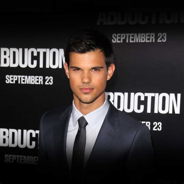 Discover Taylor Lautner's Age: Unraveling The Enigma