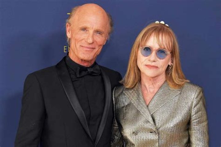 How Old Is Amanda Lund? Is She Married To Matt Gourley ?
