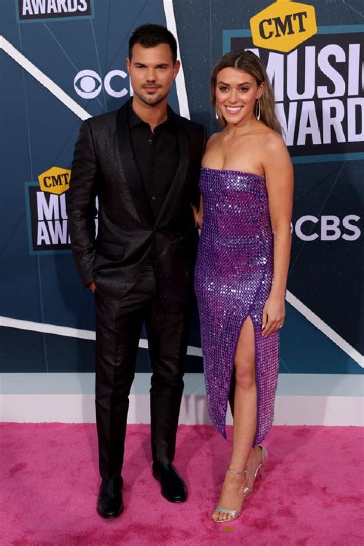 Is Taylor Lautner Even Native? Celebrity ·