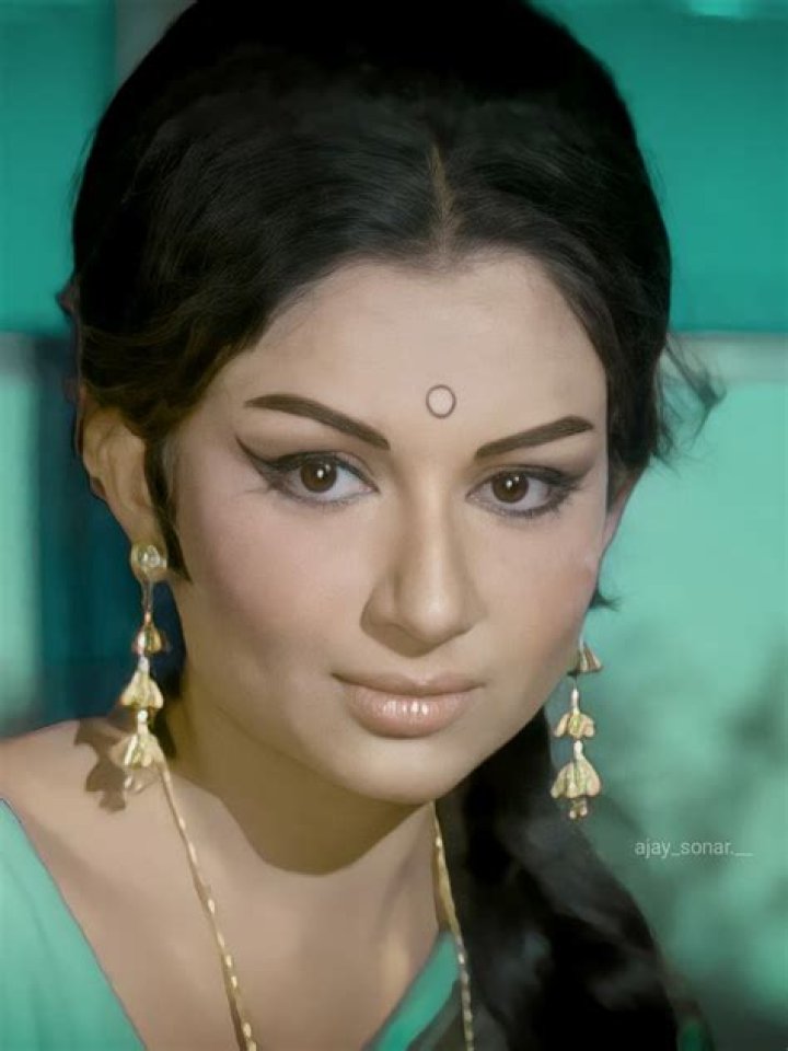 Sharmila Tagore ·
