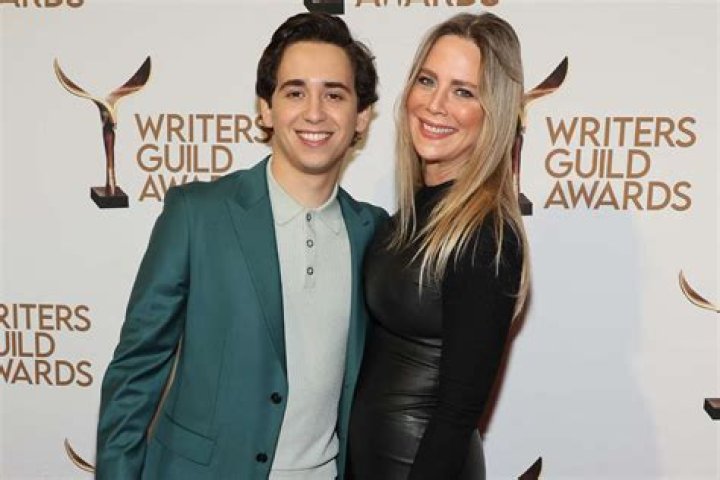 SNL Newcomer Age Family Girlfriend ·