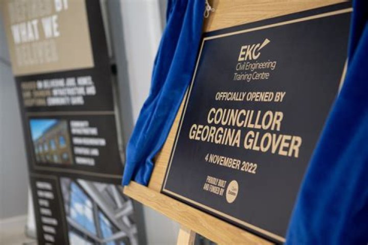 Unveiling Kit Connor's Dating History: Behind The Scenes